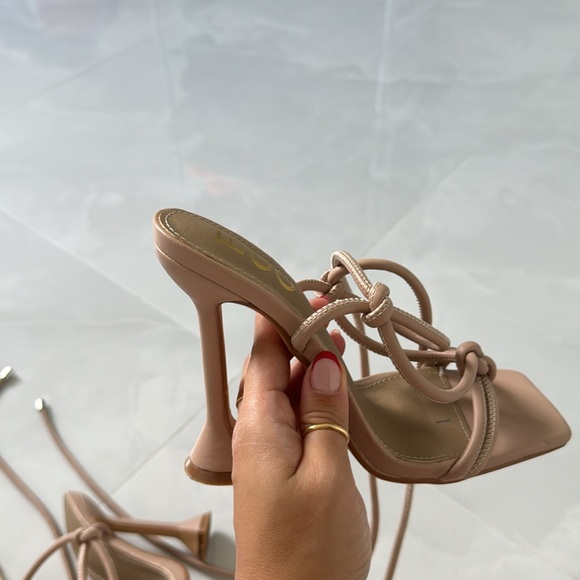 TIED UP NUDE HEELS - Picture 3 of 4